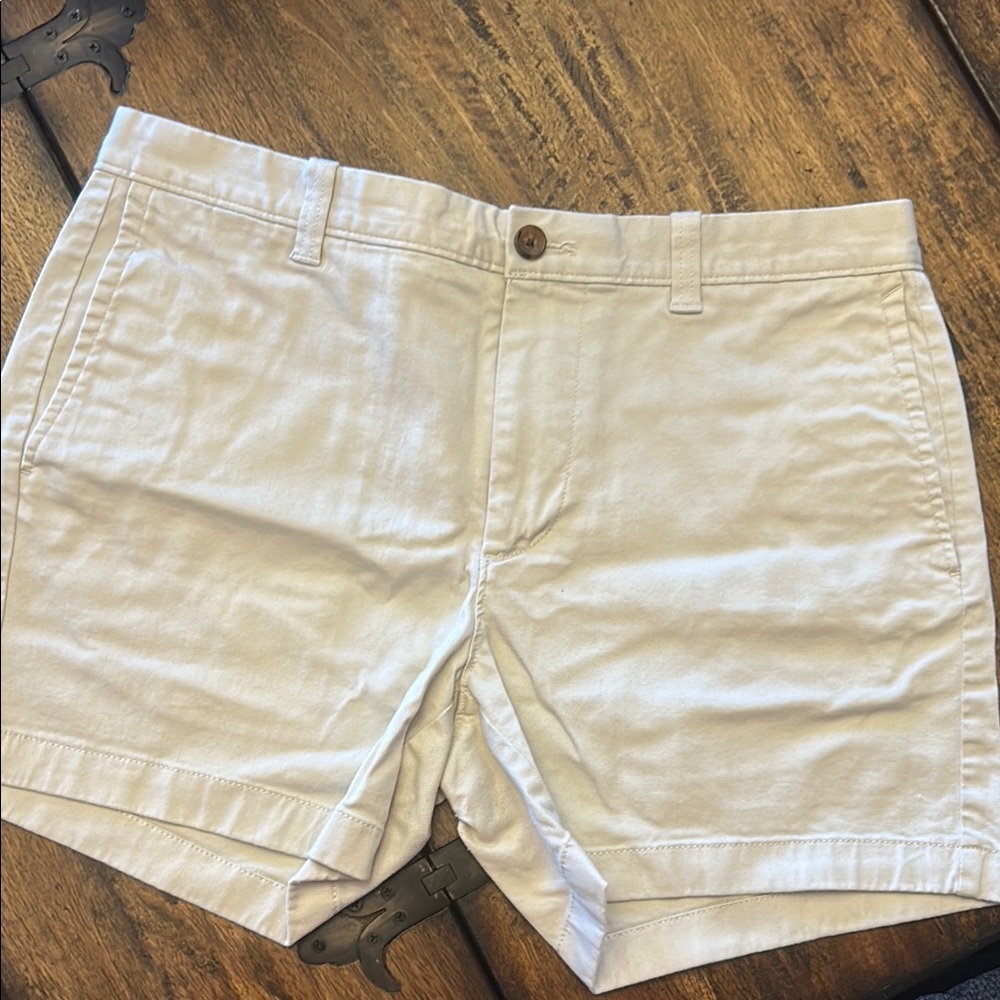 J. Crew Men's Light Tan Flat Front Shorts 5”